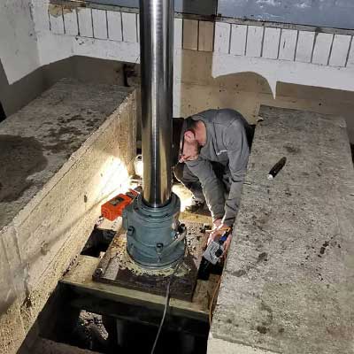 Prüfung eines hydraulischen Aufzugs